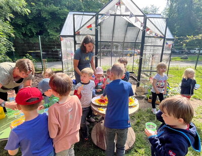 Kita am Berg - Einweihung Gewächshaus