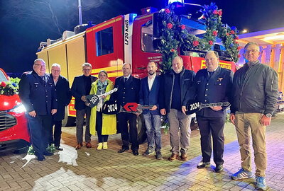 Gruppenbild Fahrzeugeinweihung