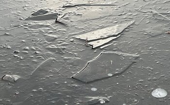 Warnung vor Betreten von Eisflächen