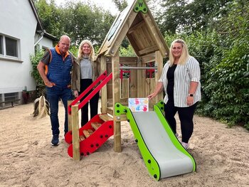 Spielhaus Kita Schelnburg mit Sponsoren