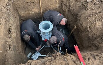 Sirenenmast Gewerbepark Einbau betonloses Fundament