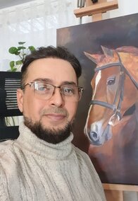 Der Künstler mit einem seiner Bilder