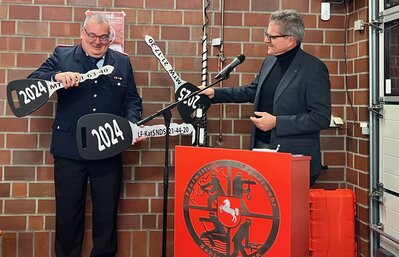 Schlüsselübergabe BM an GBM Preuss