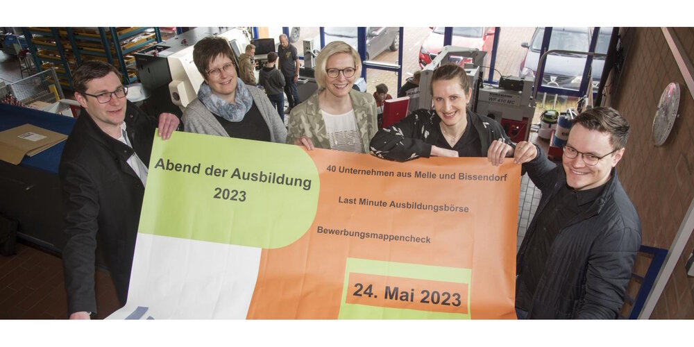 Die Vorbereitungen auf den Berufsorientierungsparcours Mel-le/Bissendorf laufen auf Hochtouren, die Anmeldungen der Un-ternehmen übertreffen inzwischen deutlich die erwartete Zahl. Auf eine gut besuchte Veranstaltung freuen sich (von links): Flo-rian Weßling, Wirtschaftsförderung Melle, Christina Kursch, MaßArbeit-Ausbildungslotsin, Anja Stolte, stellvertretende Schul-leiterin der BBS Melle, Kerstin Hüls, Servicestelle Schule-Wirtschaft, und Fabian Niemüller, Gemeinde Bissendorf. Foto: MaßArbeit / Uwe Lewandowski - MaßArbeit Die Vorbereitungen auf den Berufsorientierungsparcours Mel-le/Bissendorf laufen auf Hochtouren, die Anmeldungen der Un-ternehmen übertreffen inzwischen deutlich die erwartete Zahl. Auf eine gut besuchte Veranstaltung freuen sich (von links): Flo-rian Weßling, Wirtschaftsförderung Melle, Christina Kursch, MaßArbeit-Ausbildungslotsin, Anja Stolte, stellvertretende Schul-leiterin der BBS Melle, Kerstin Hüls, Servicestelle Schule-Wirtschaft, und Fabian Niemüller, Gemeinde Bissendorf. Foto: MaßArbeit / Uwe Lewandowski